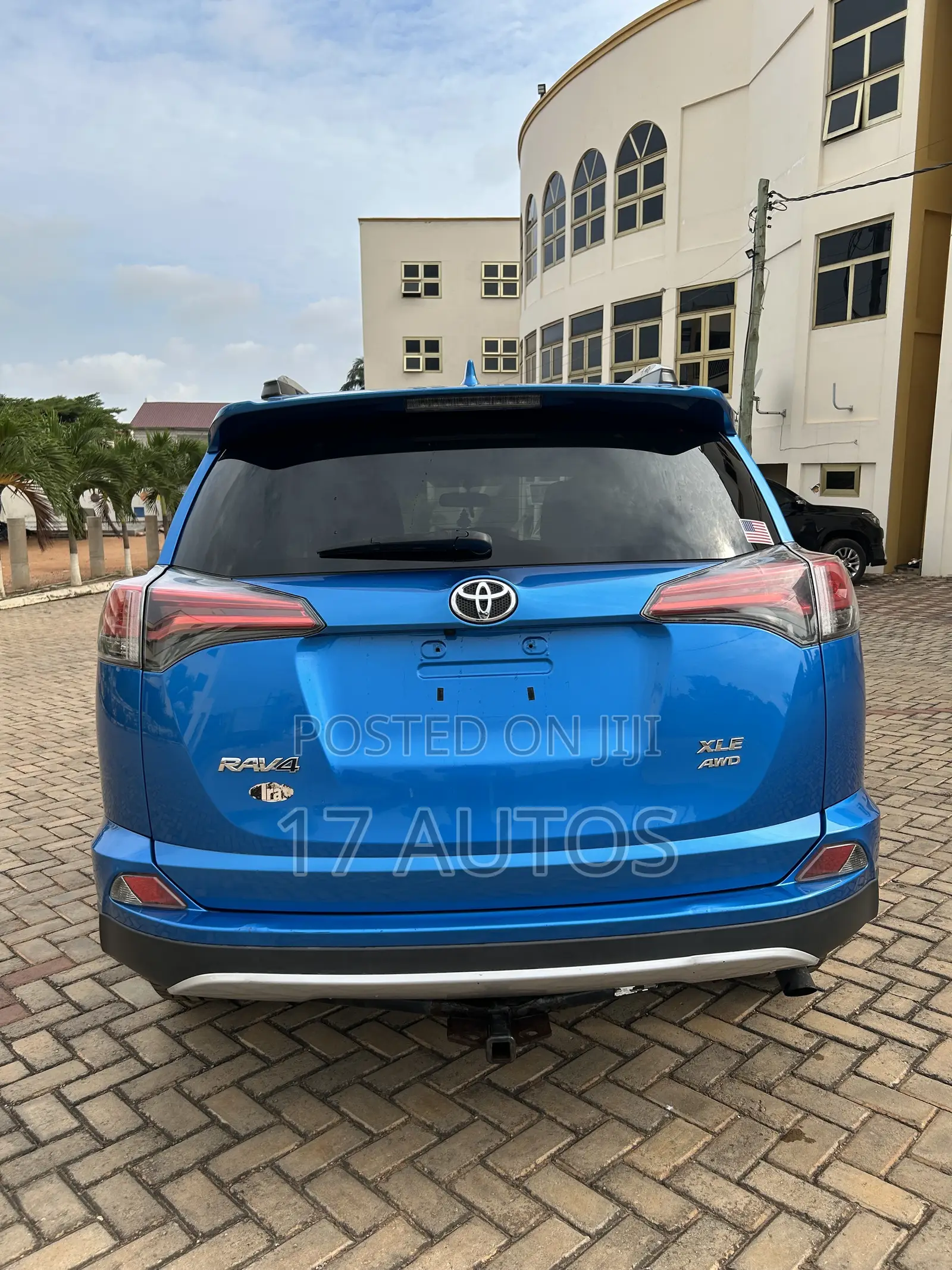 Toyota RAV4 XLE AWD (2.5L 4cyl 6A) 2016 Blue