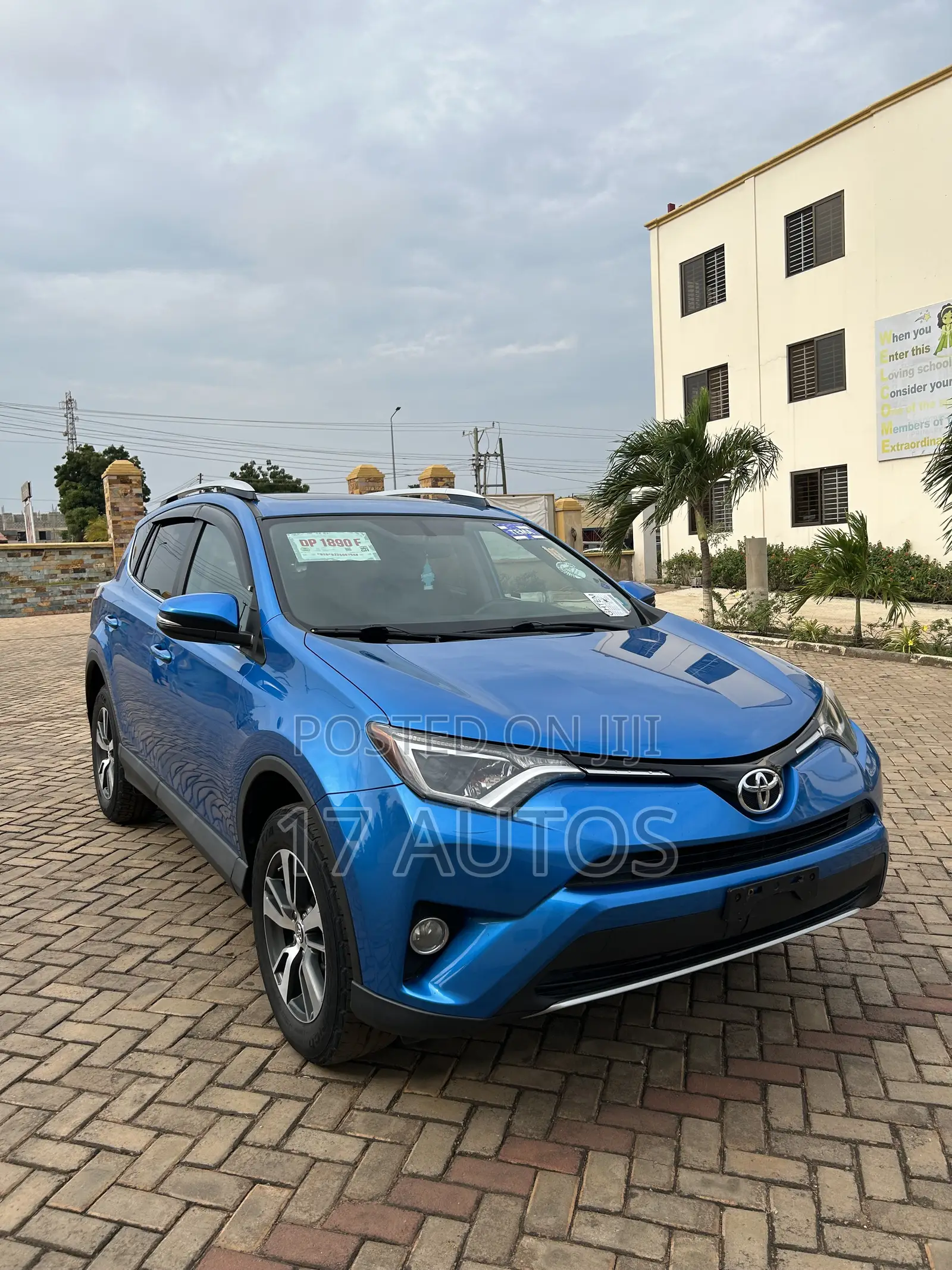 Toyota RAV4 XLE AWD (2.5L 4cyl 6A) 2016 Blue
