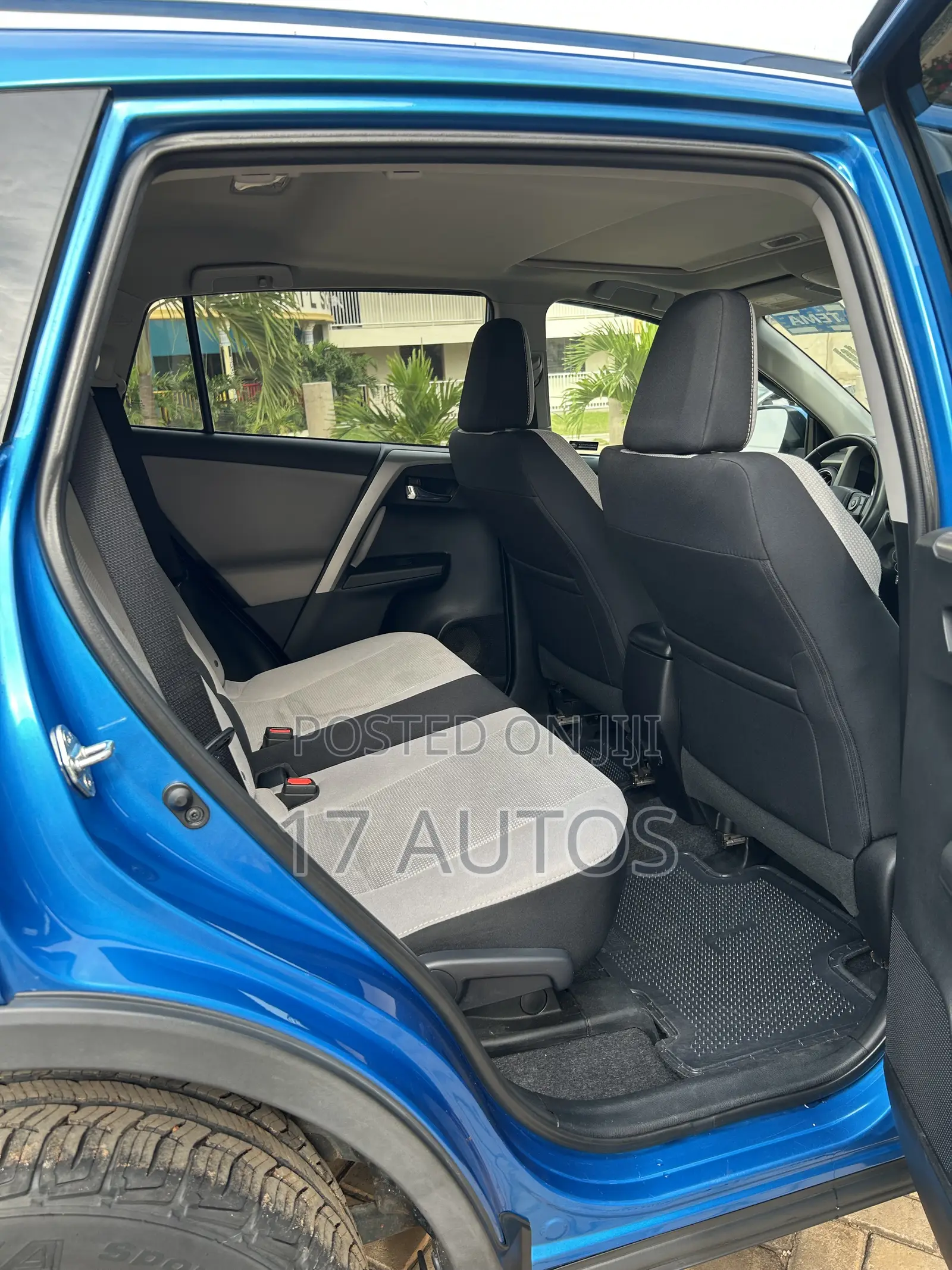 Toyota RAV4 XLE AWD (2.5L 4cyl 6A) 2016 Blue