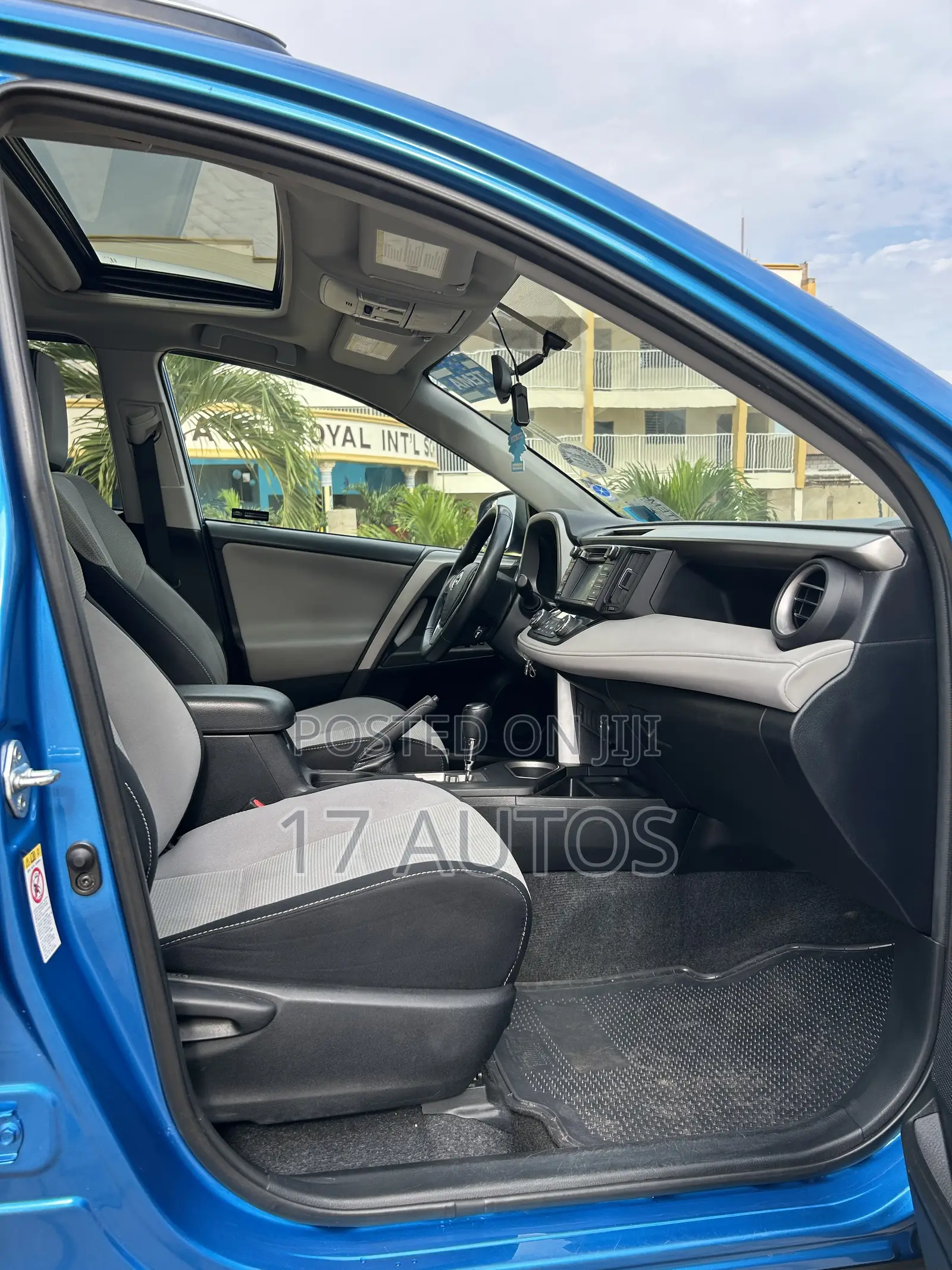 Toyota RAV4 XLE AWD (2.5L 4cyl 6A) 2016 Blue