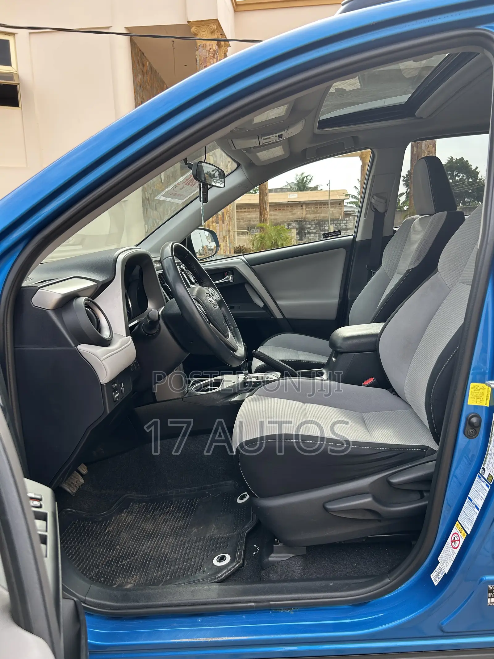 Toyota RAV4 XLE AWD (2.5L 4cyl 6A) 2016 Blue