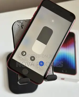 Apple iPhone SE (2022) 64 GB Red