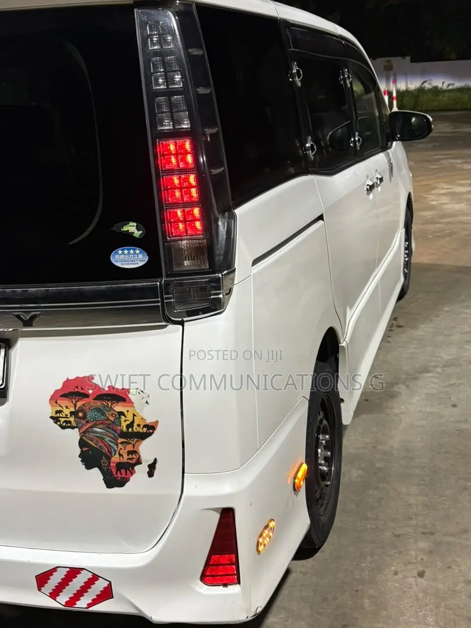 Toyota Voxy X 4WD 8-Seater 2016 White