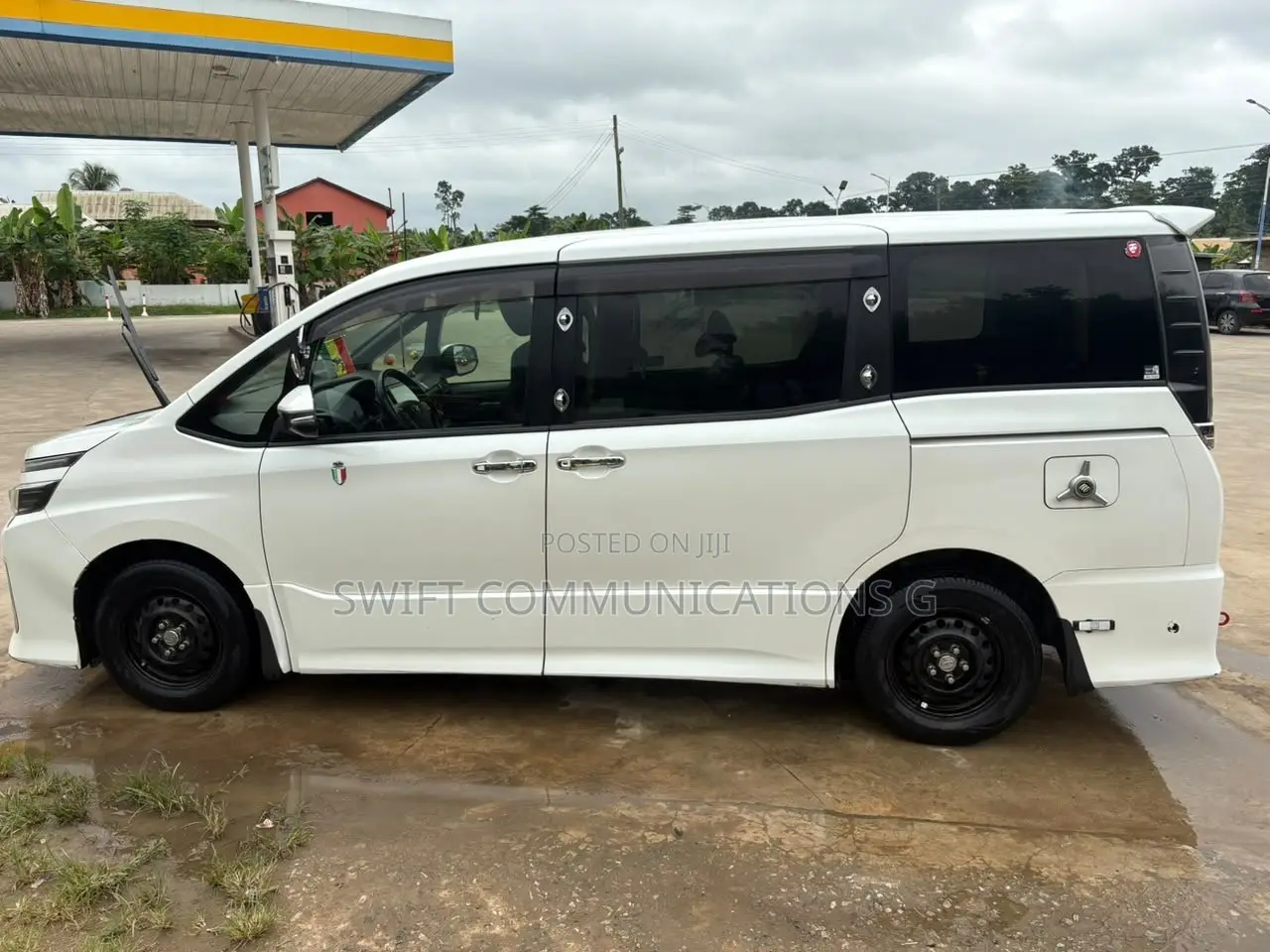Toyota Voxy X 4WD 8-Seater 2016 White