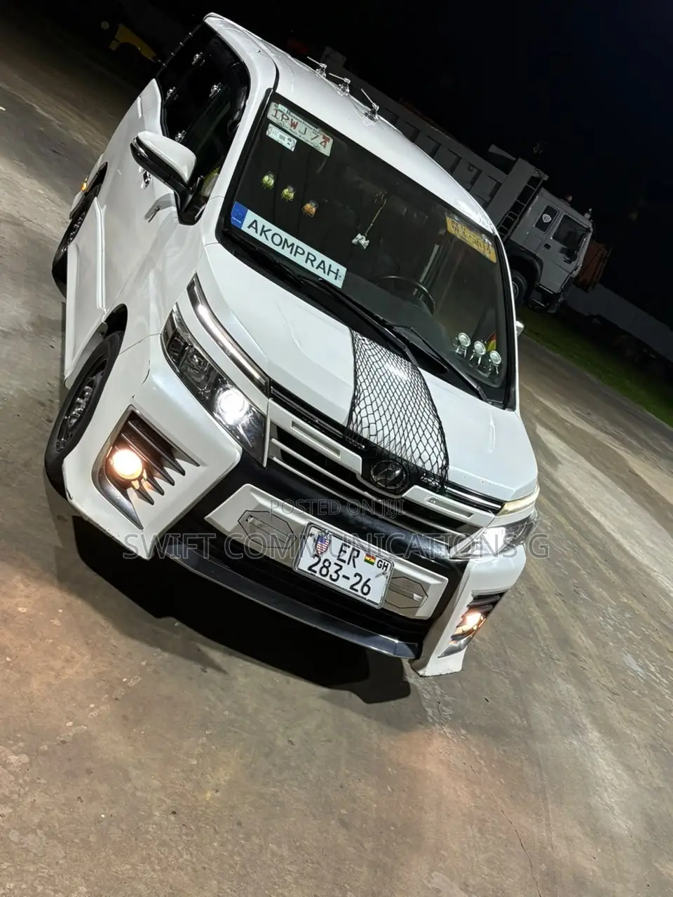 Toyota Voxy X 4WD 8-Seater 2016 White