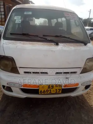 Nissan Caravan (Urvan) 1999 White