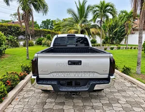 Toyota Tacoma 2022 Silver