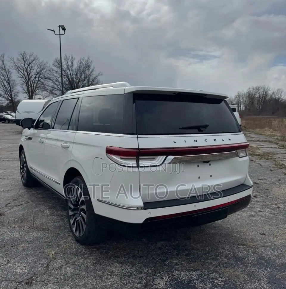 Lincoln Navigator L 2023 White