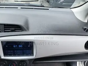Toyota Vitz 1.3 FWD 5dr 2013 White