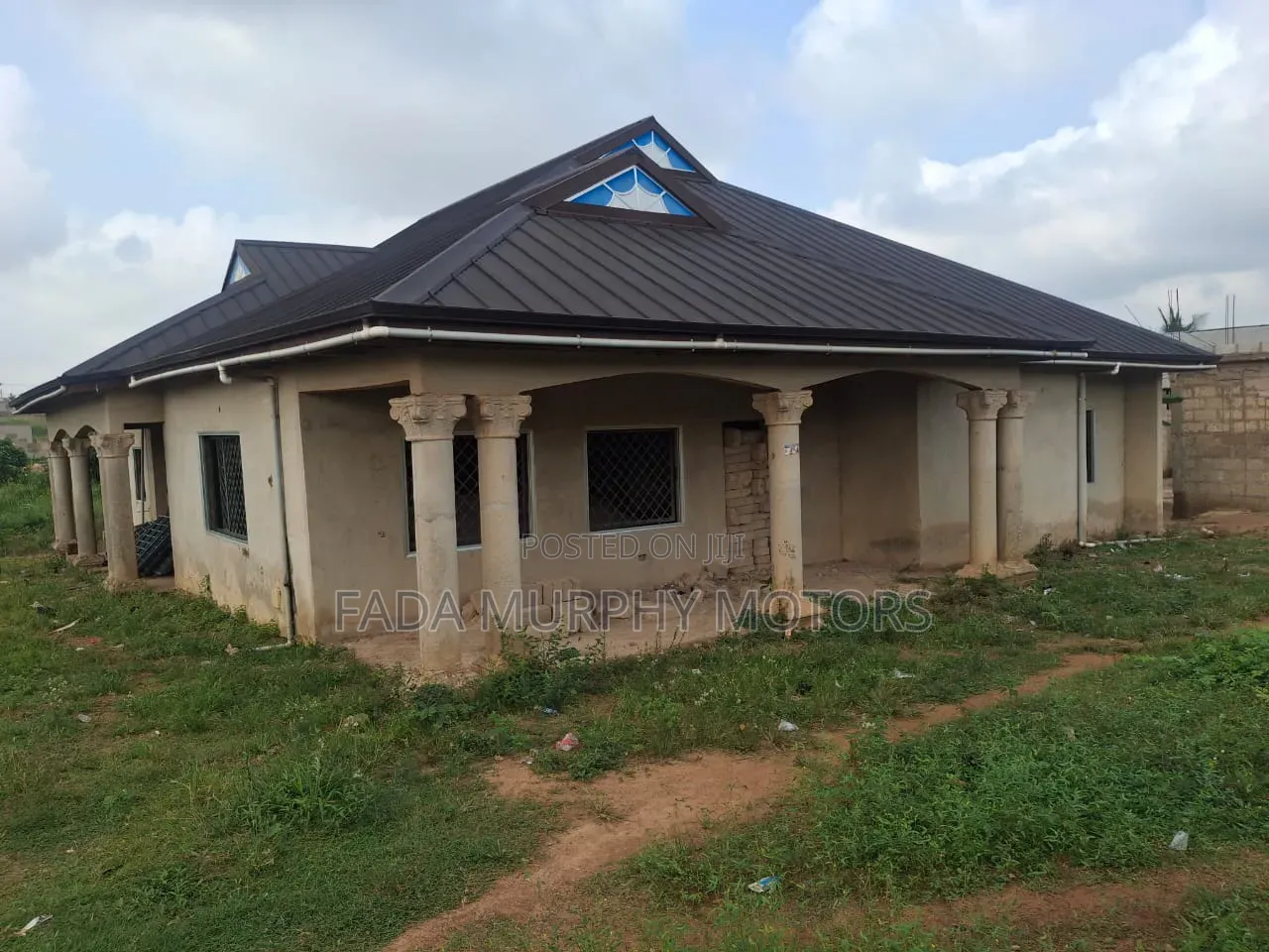 8bdrm House in Kumasi Metropolitan for sale