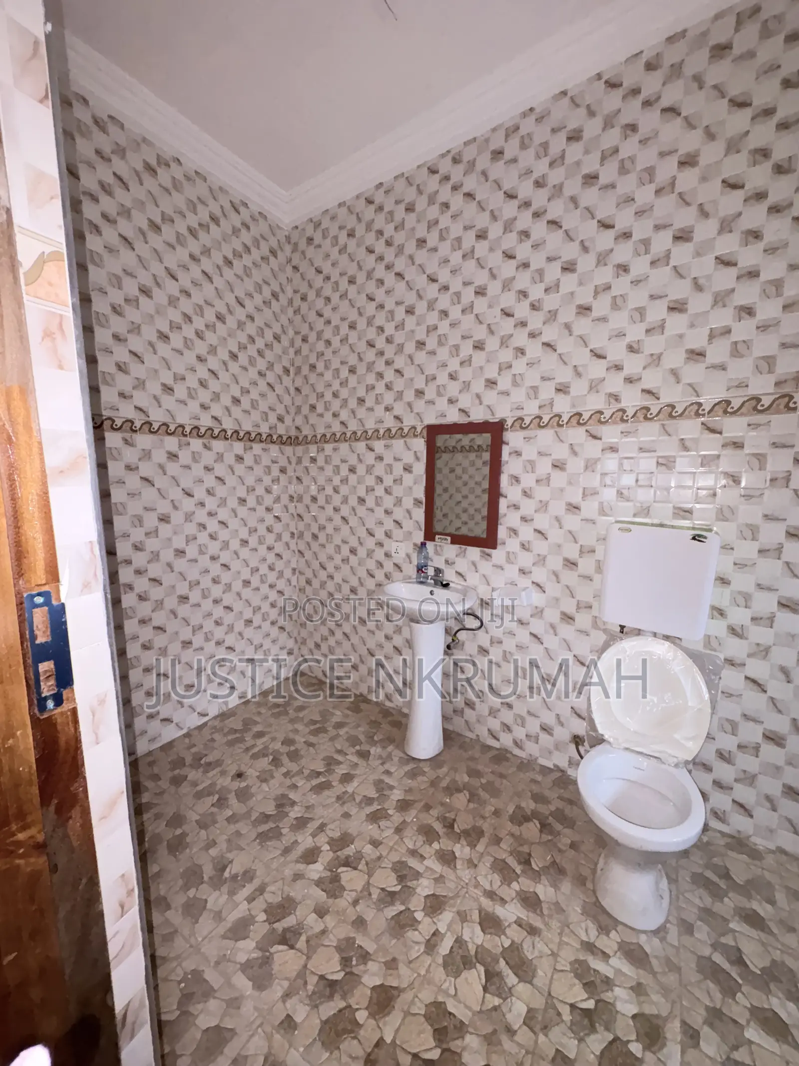 6bdrm Apartment in Mr. Justice Estate, Bortiano for rent