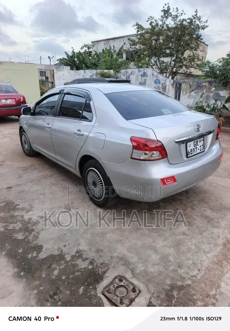 Toyota Belta 2012 Silver