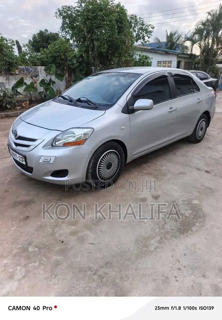 Toyota Belta 2012 Silver