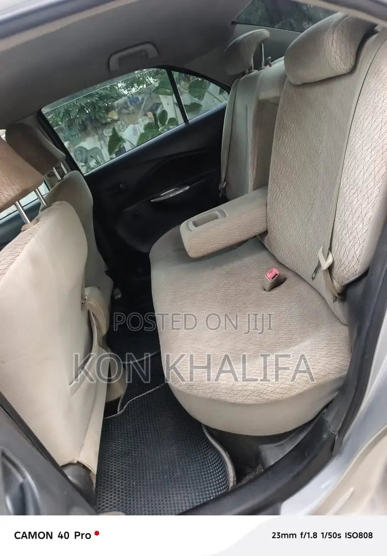 Toyota Belta 2012 Silver