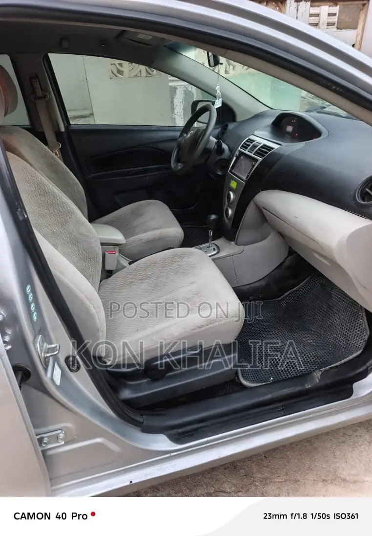 Toyota Belta 2012 Silver