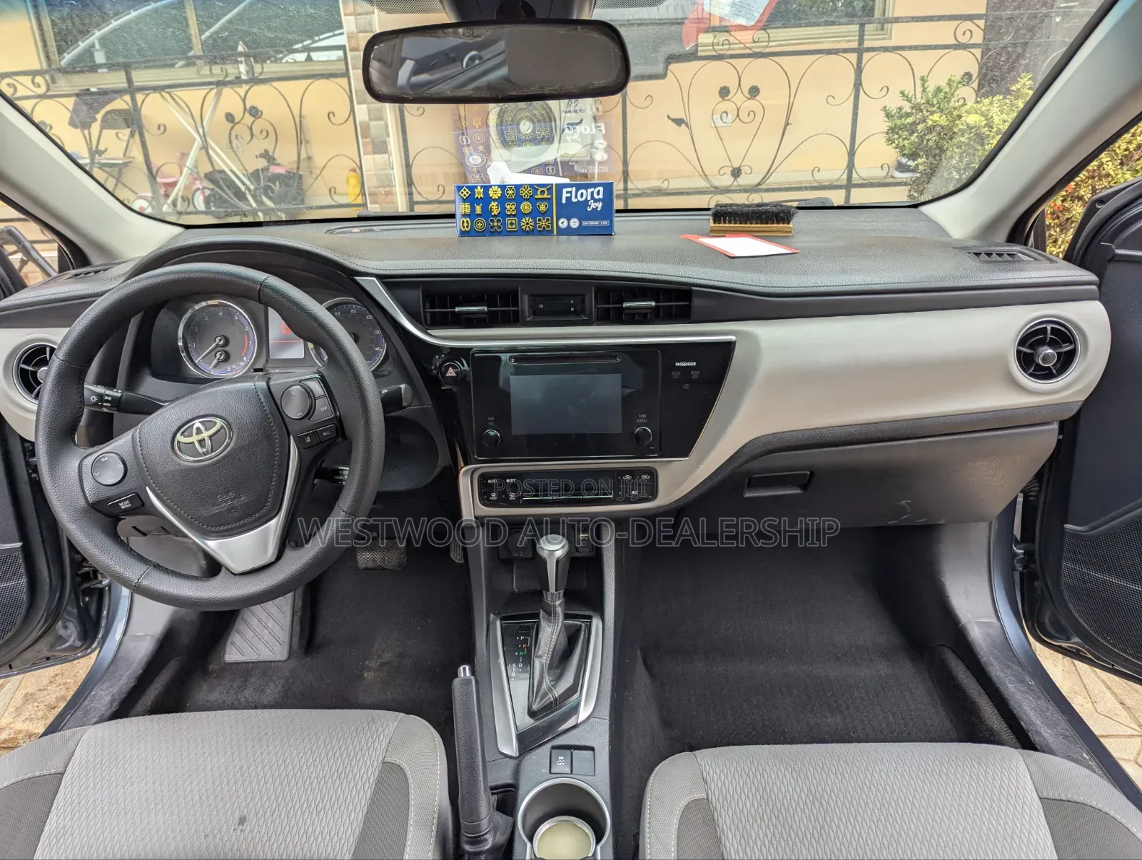 Toyota Corolla LE 4dr Sedan (1.8L 4cyl CVT) 2017 Gray