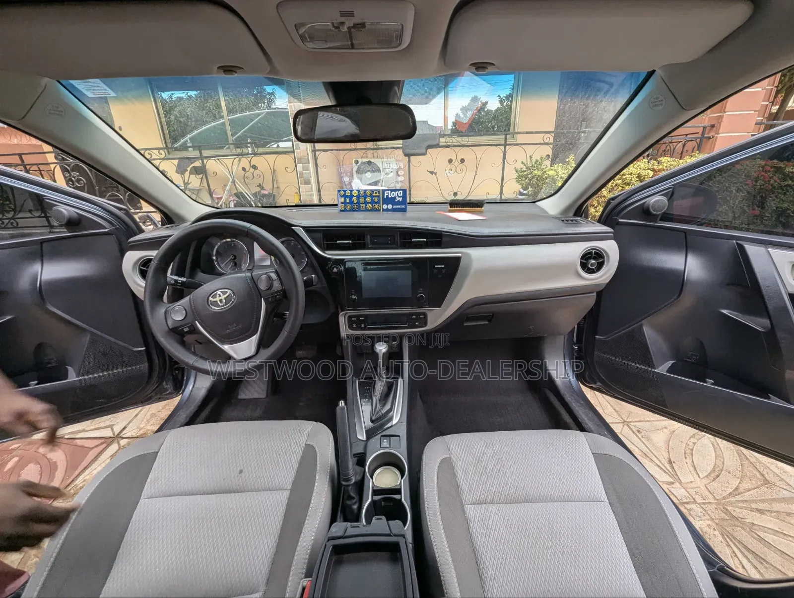 Toyota Corolla LE 4dr Sedan (1.8L 4cyl CVT) 2017 Gray