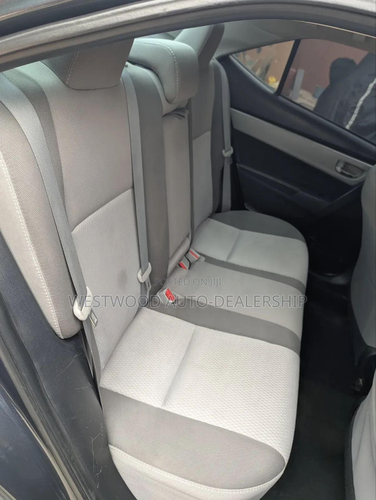 Toyota Corolla LE 4dr Sedan (1.8L 4cyl CVT) 2017 Gray