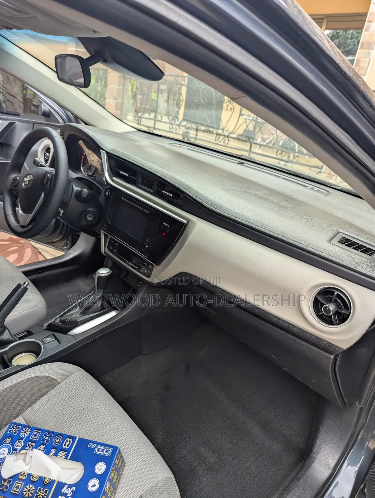 Toyota Corolla LE 4dr Sedan (1.8L 4cyl CVT) 2017 Gray