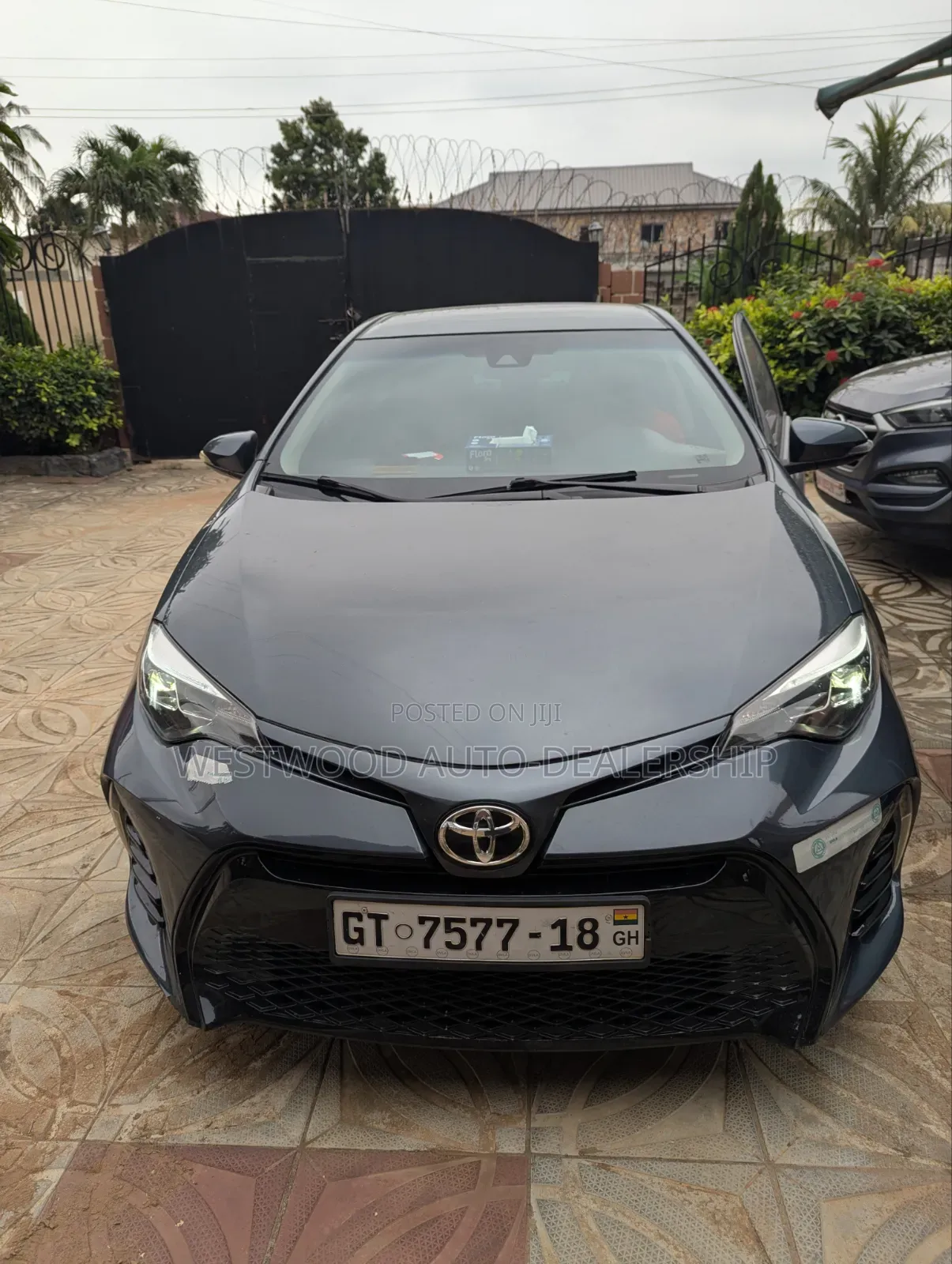 Toyota Corolla LE 4dr Sedan (1.8L 4cyl CVT) 2017 Gray