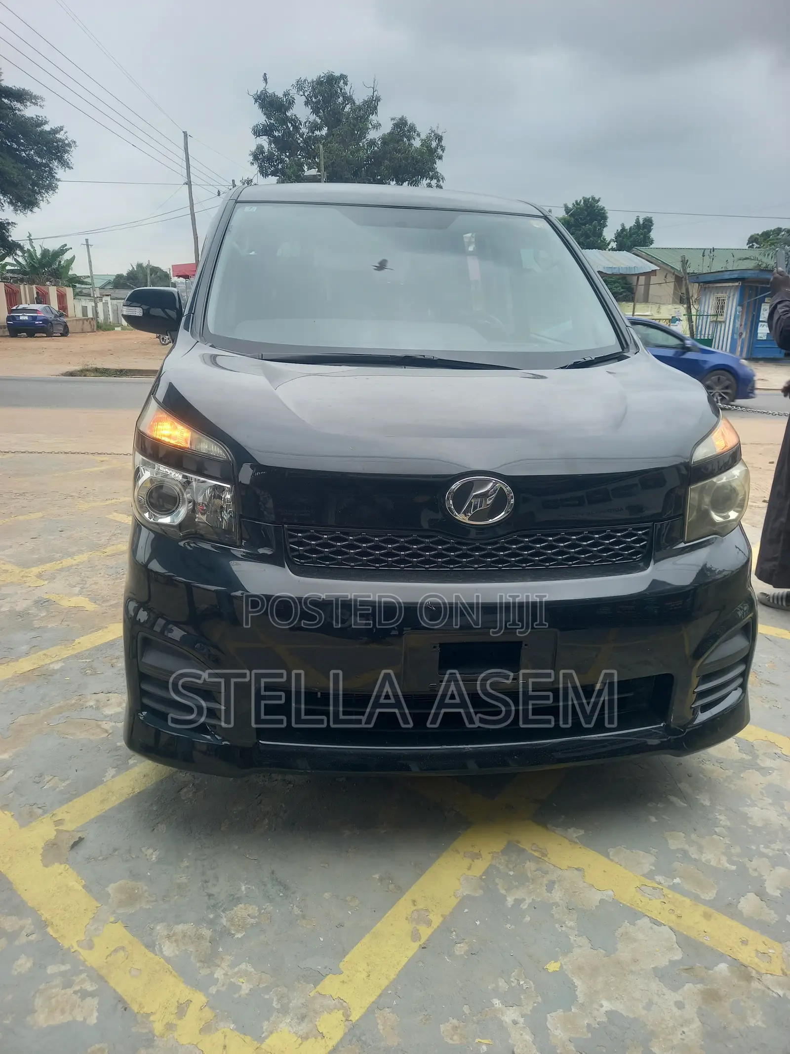 Toyota Voxy 2013 Gray