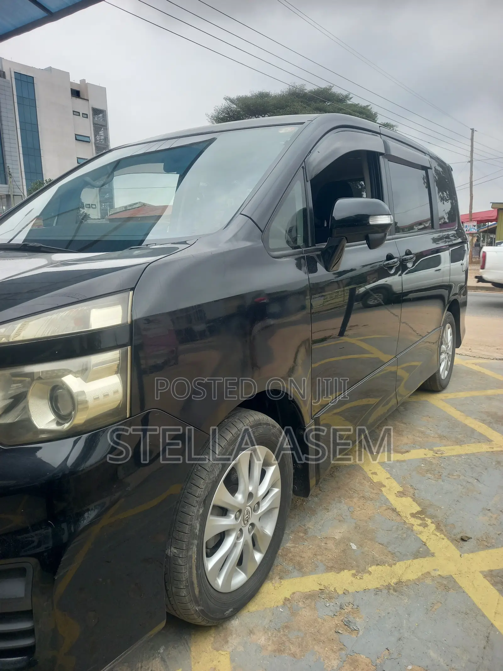 Toyota Voxy 2013 Gray