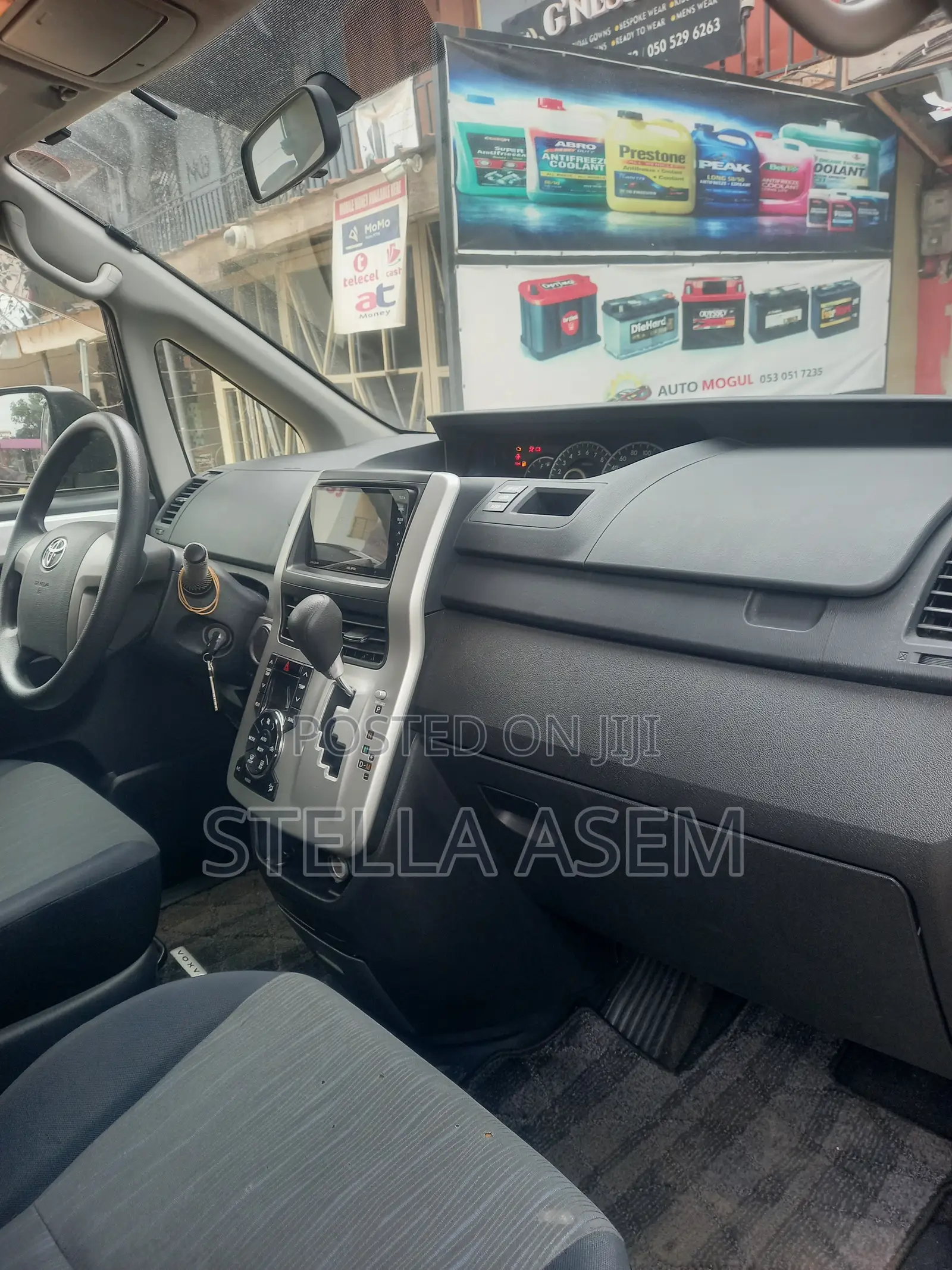Toyota Voxy 2013 Gray