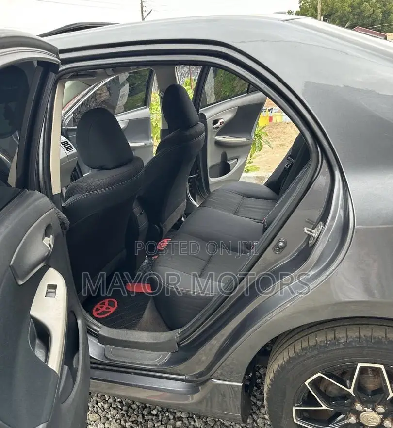 Toyota Corolla S 4dr Sedan (1.8L 4cyl 4A) 2013 Gray