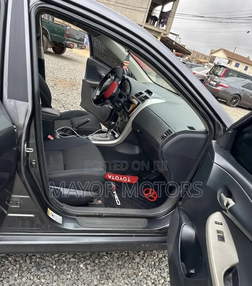 Toyota Corolla S 4dr Sedan (1.8L 4cyl 4A) 2013 Gray