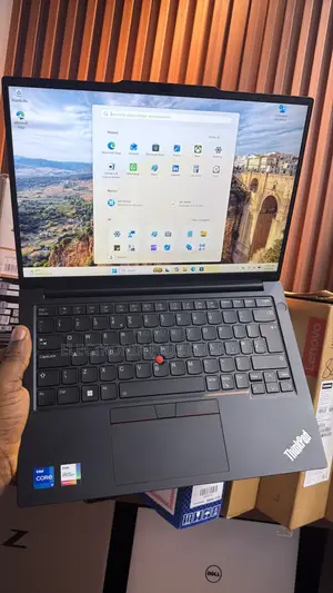 Laptop Lenovo ThinkPad E14 Gen 5 16GB Intel Core i7 SSD 256GB