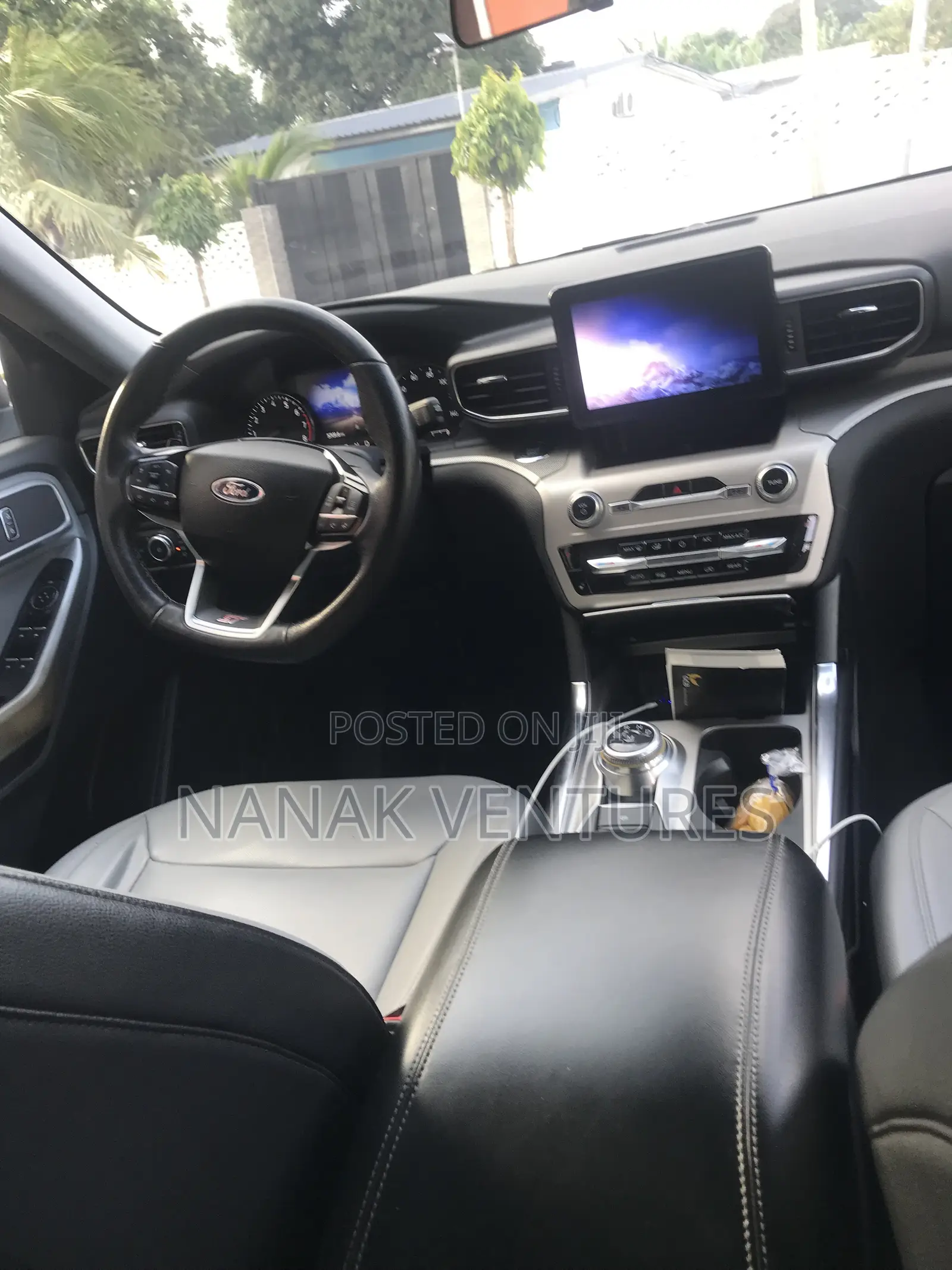 Ford Explorer Limited 2021 Red