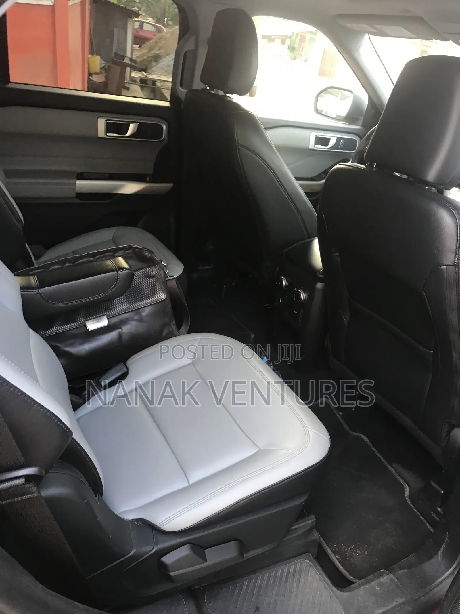 Ford Explorer Limited 2021 Red