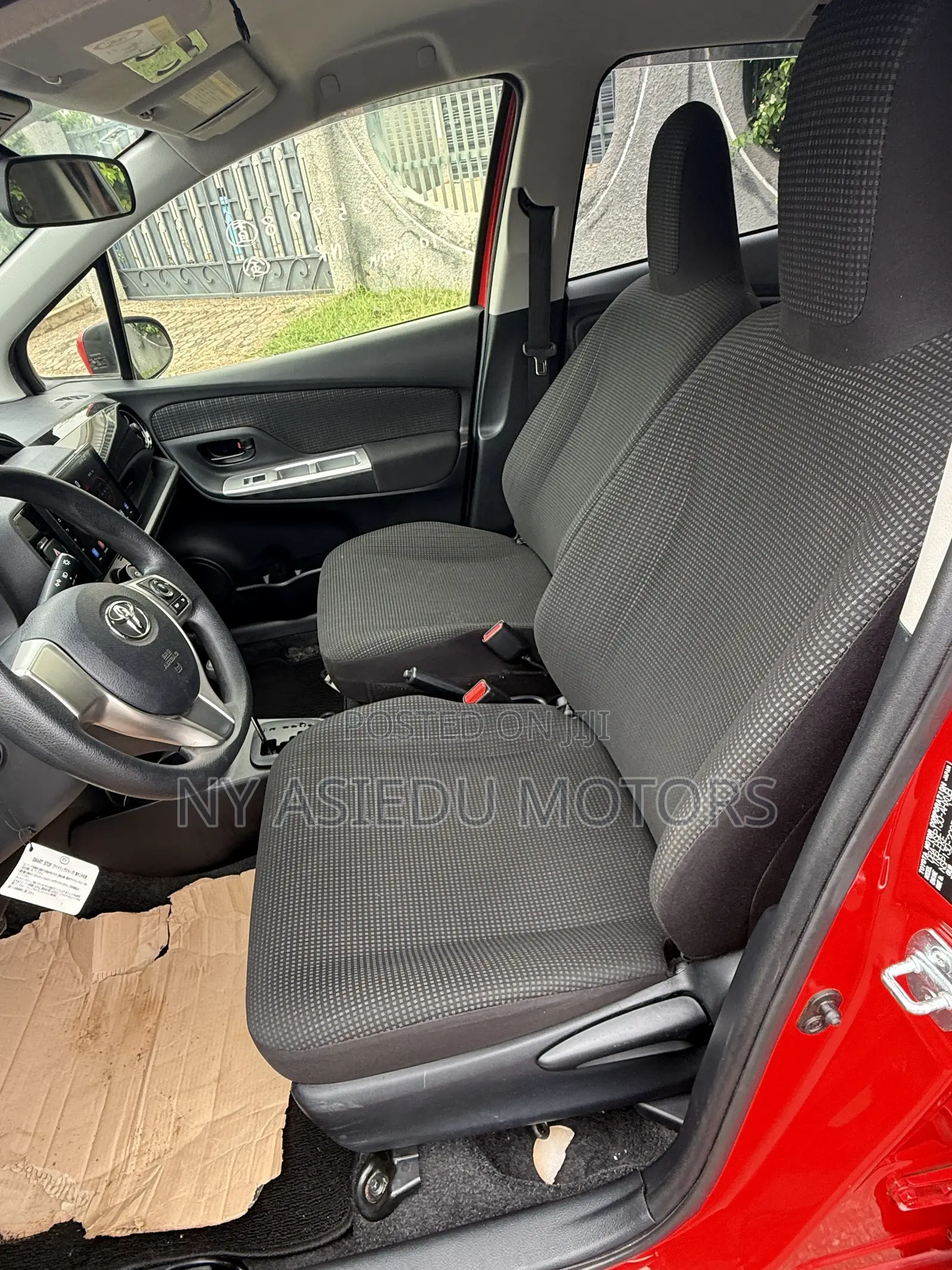 Toyota Vitz 1.3 FWD 5dr 2016 Red