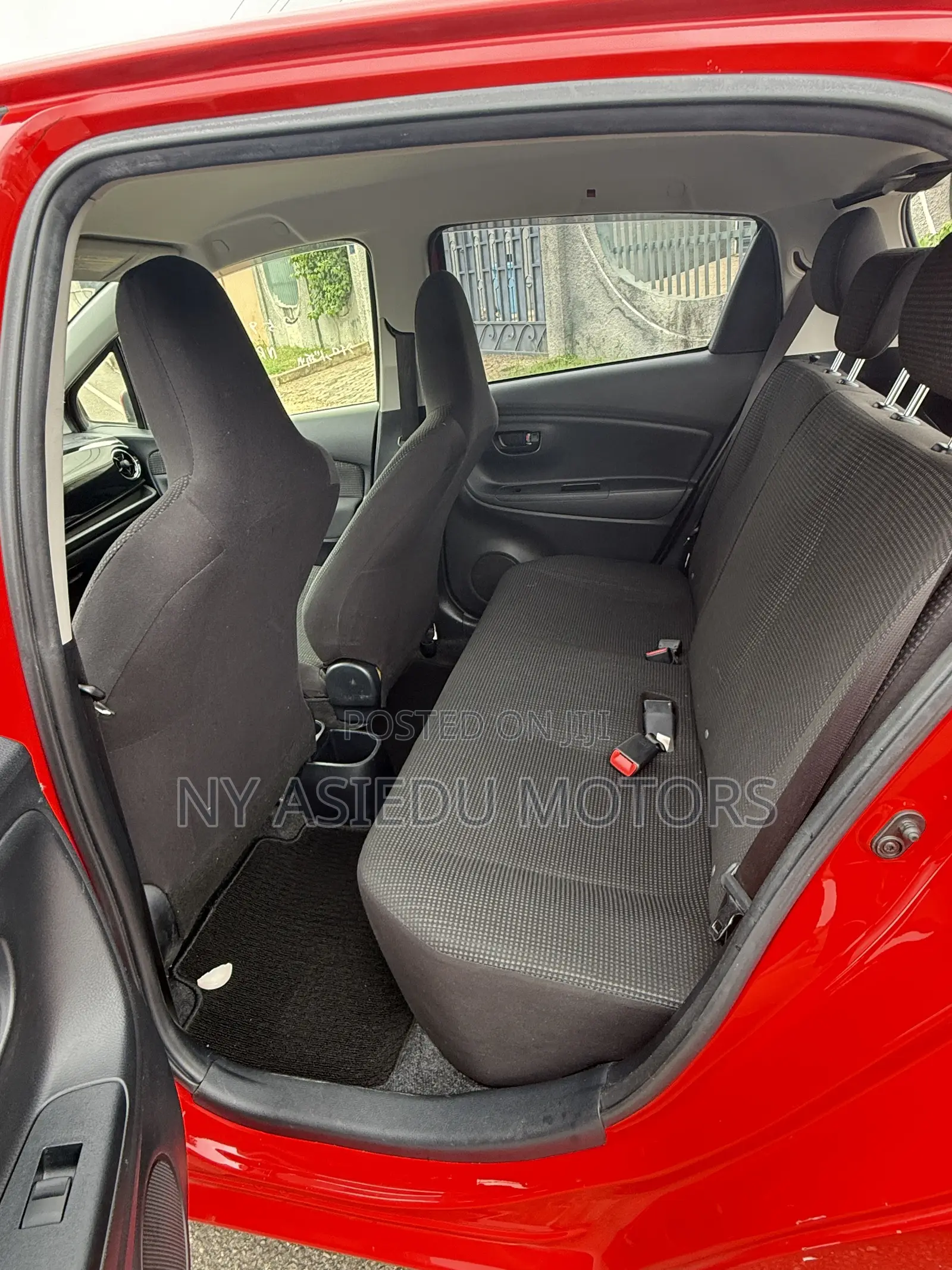 Toyota Vitz 1.3 FWD 5dr 2016 Red