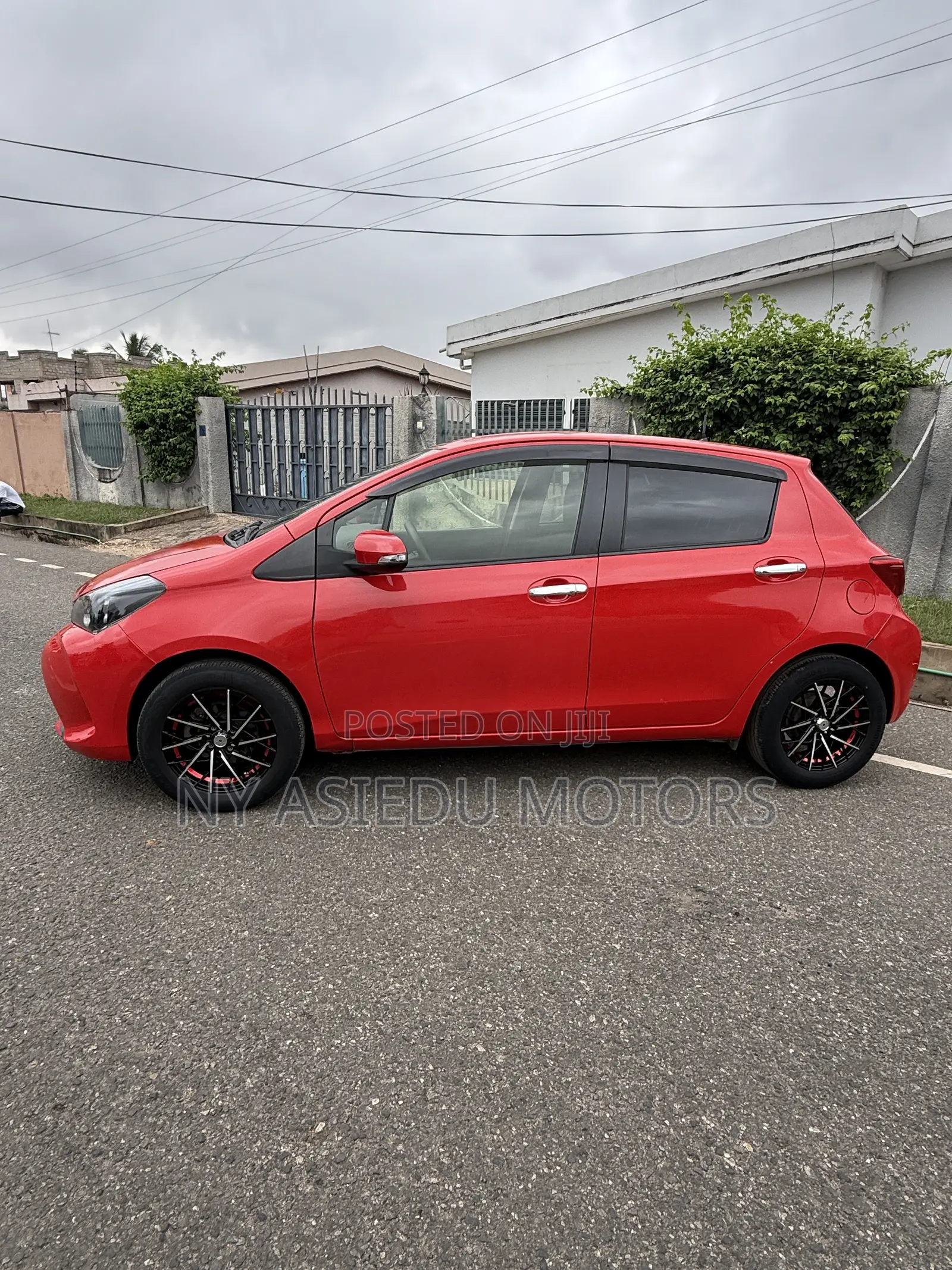 Toyota Vitz 1.3 FWD 5dr 2016 Red