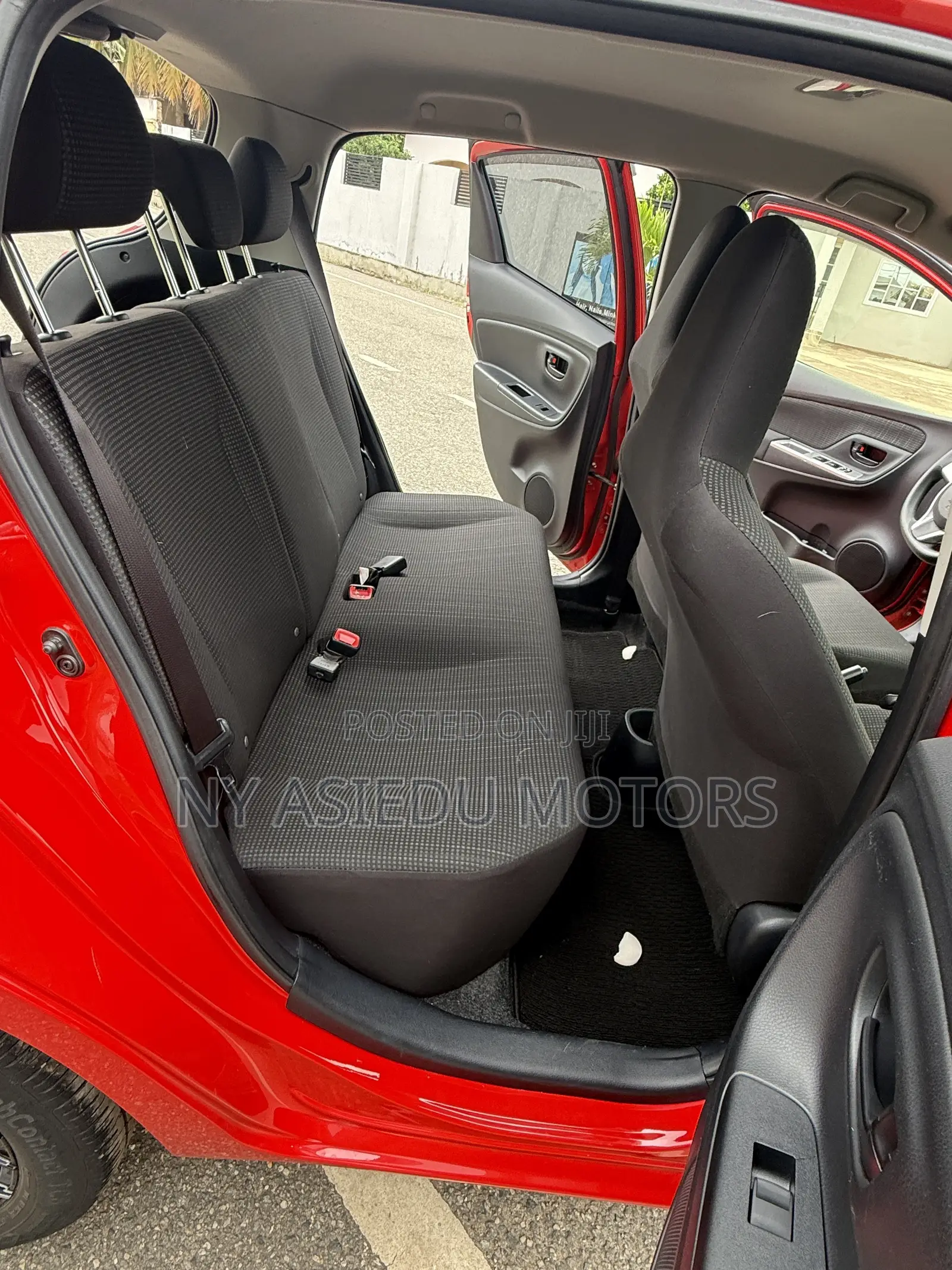 Toyota Vitz 1.3 FWD 5dr 2016 Red