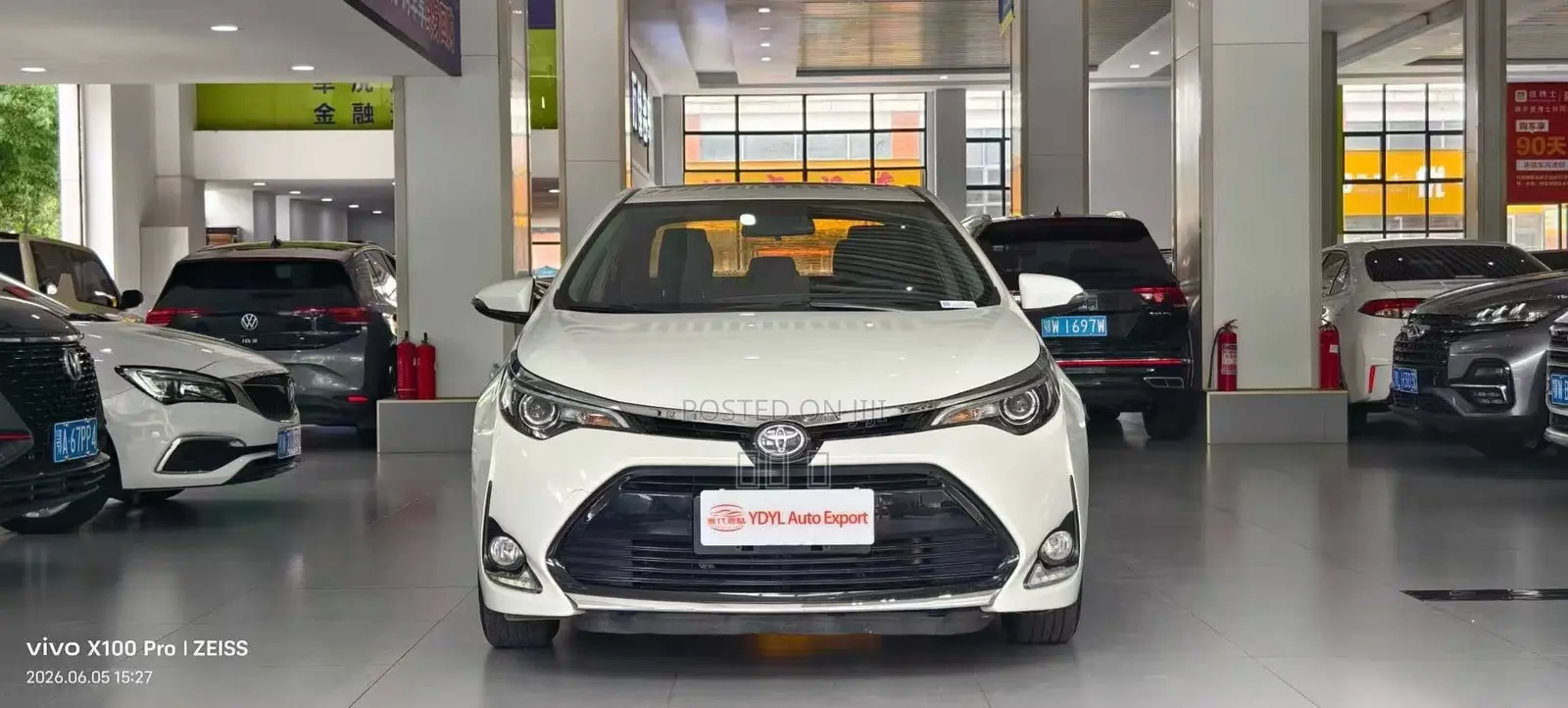 Toyota Corolla L (1.8L 4cyl 2A) 2018 White