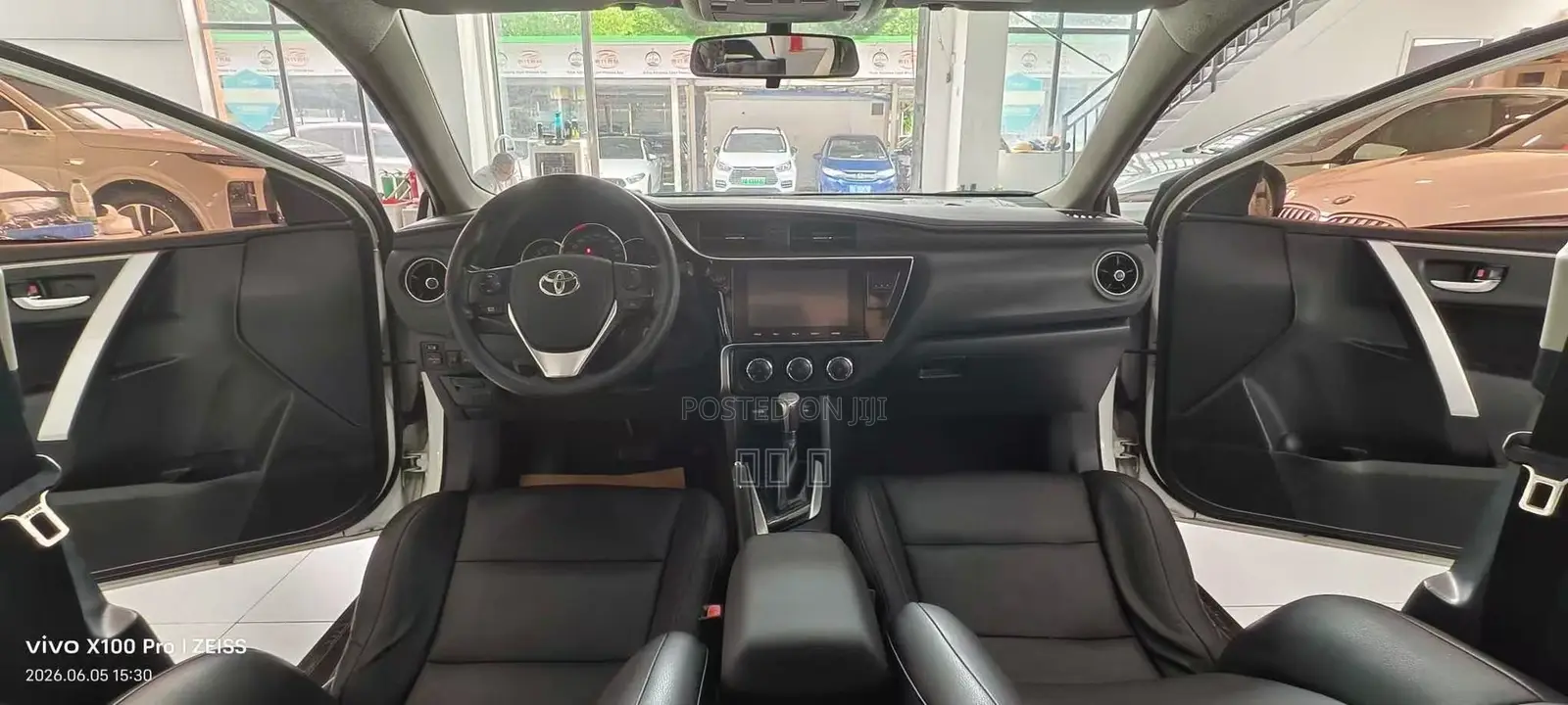 Toyota Corolla L (1.8L 4cyl 2A) 2018 White