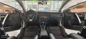 Toyota Corolla L (1.8L 4cyl 2A) 2018 White