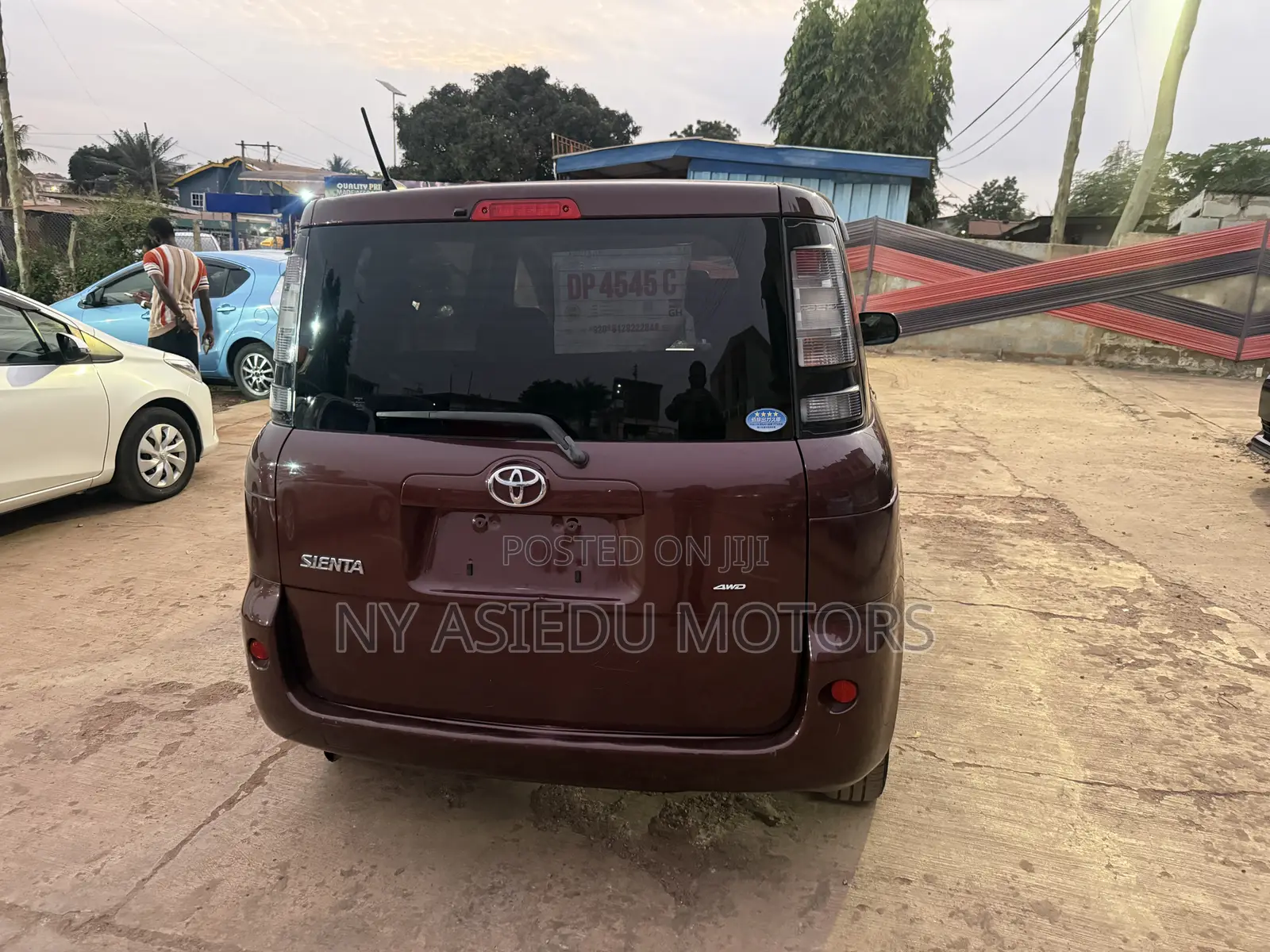 Toyota Sienta 1.5 AWD 2012 Brown