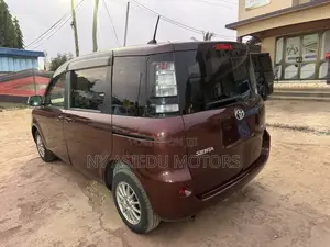 Toyota Sienta 1.5 AWD 2012 Brown