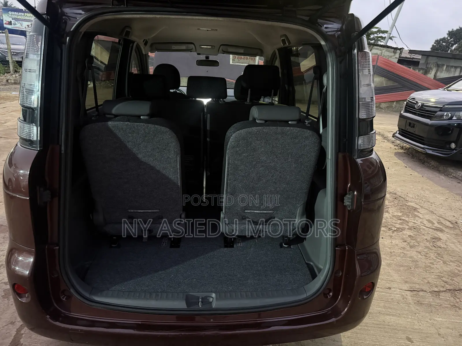 Toyota Sienta 1.5 AWD 2012 Brown