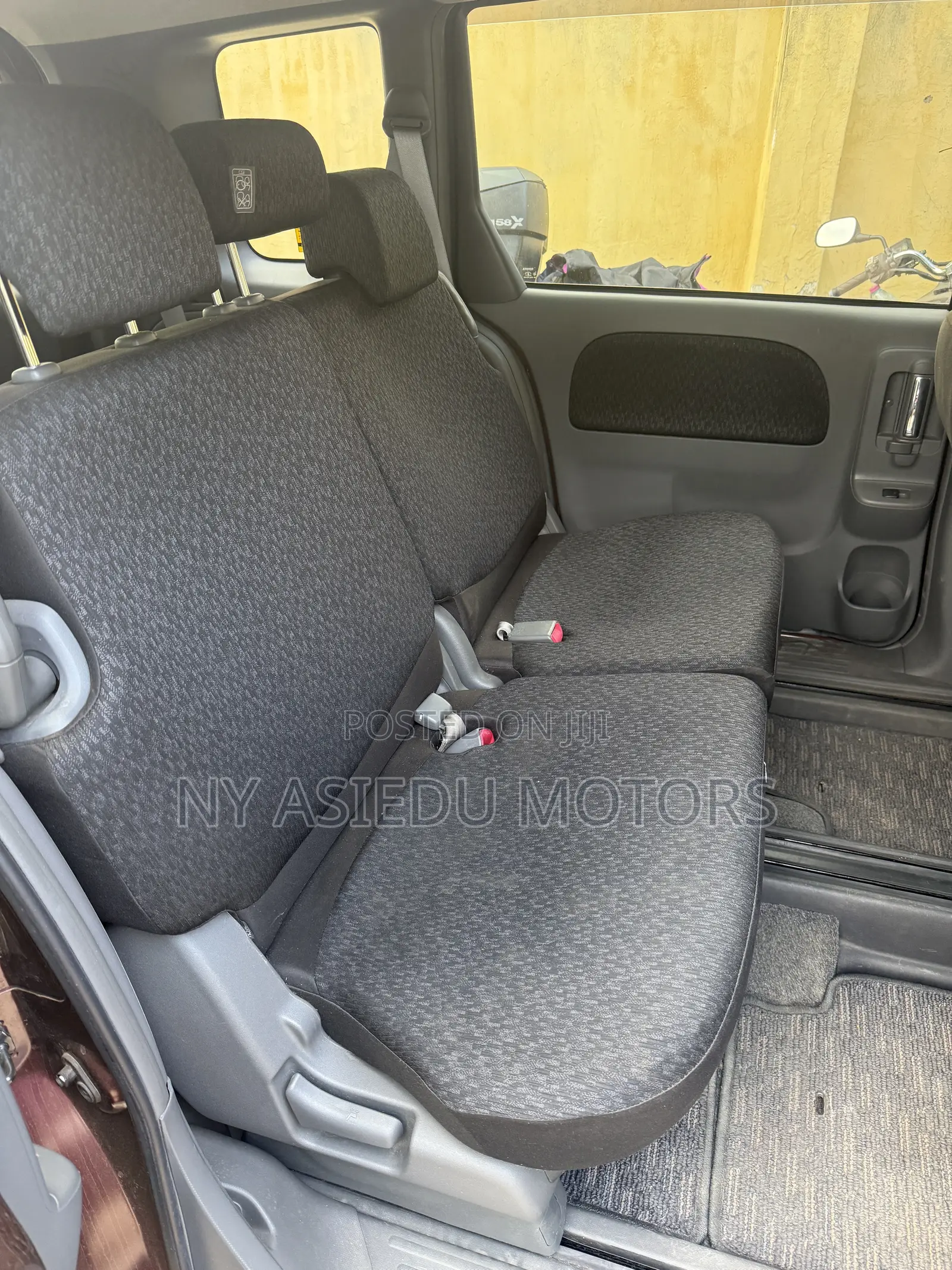 Toyota Sienta 1.5 AWD 2012 Brown