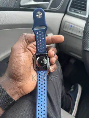 Apple Watch Series 4 With Charger and Extra Strap