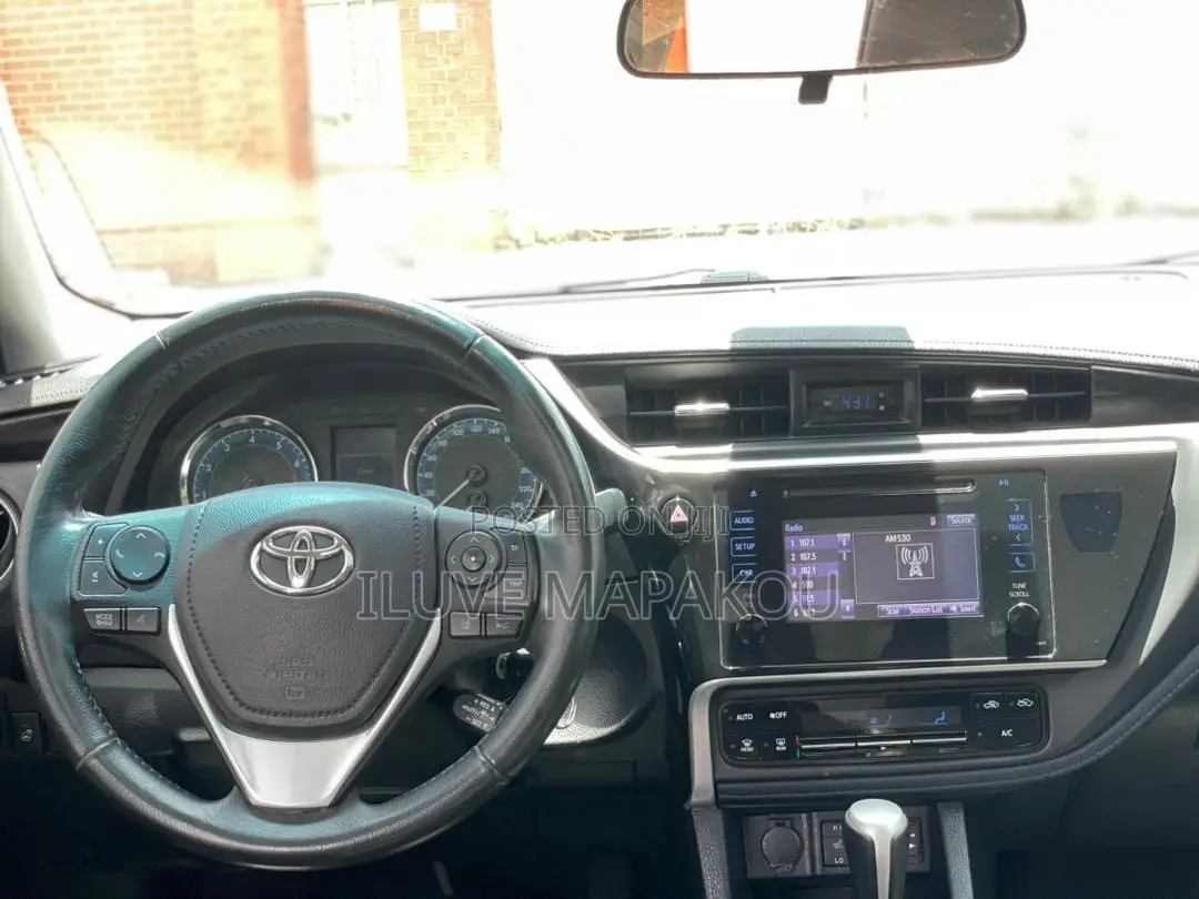 Toyota Corolla L (1.8L 4cyl 2A) 2018 Gray