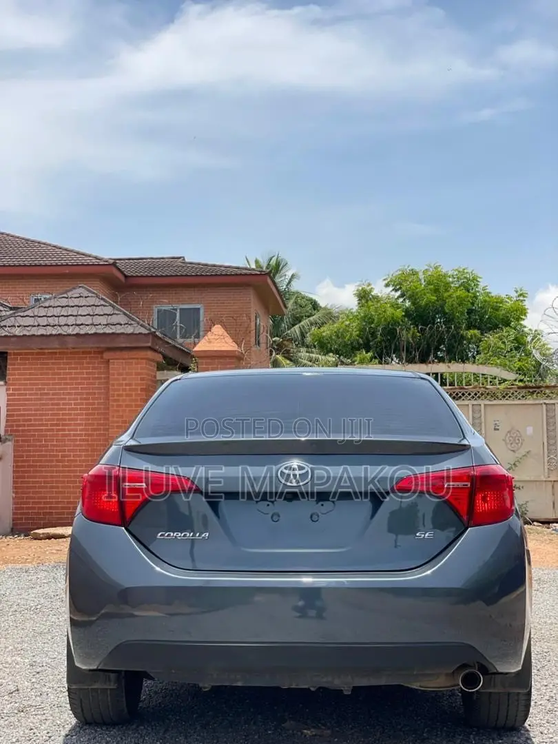 Toyota Corolla L (1.8L 4cyl 2A) 2018 Gray