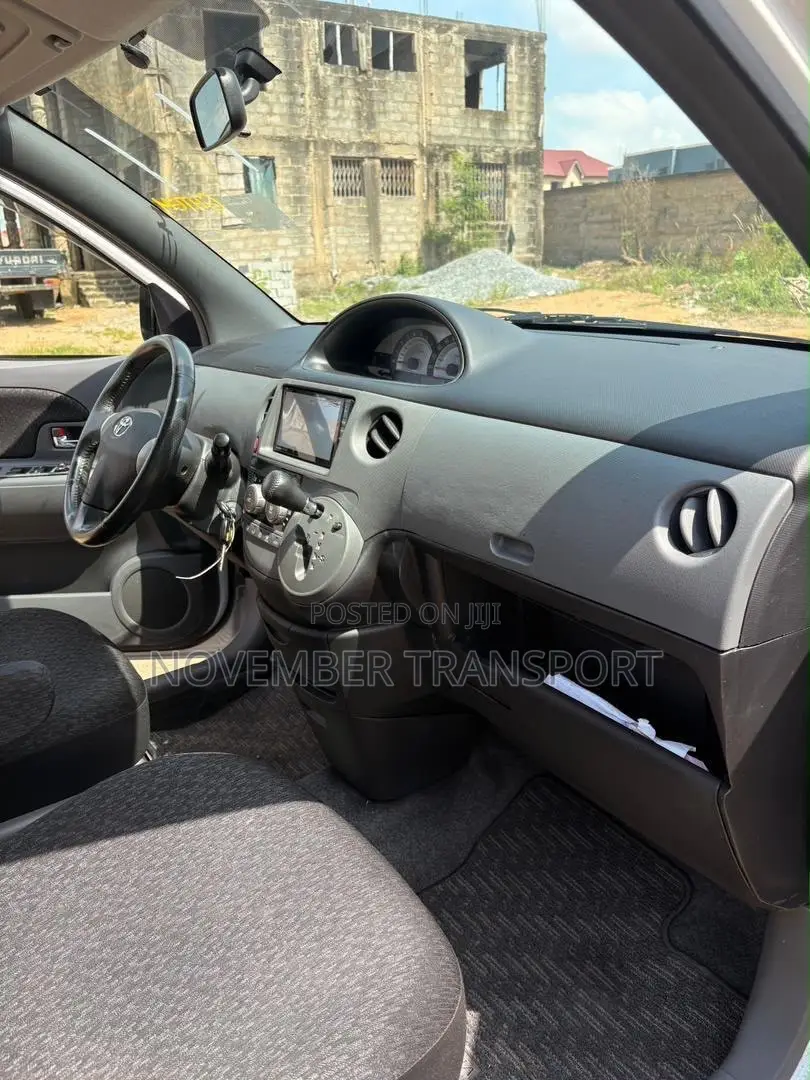 Toyota Sienta 1.5 FWD 2014 White