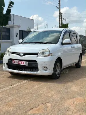 Toyota Sienta 1.5 FWD 2014 White