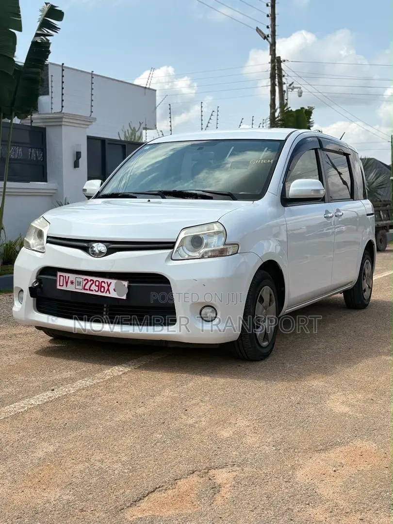 Toyota Sienta 1.5 FWD 2014 White