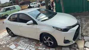 Toyota Corolla L (1.8L 4cyl 2A) 2018 White